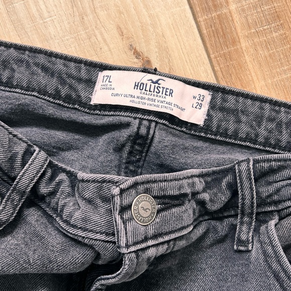 Hollister boyfriend ripped jeans - Picture 2 of 4